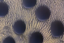 Bí ẩn đốm đen kỳ lạ được tìm thấy trên Sao Hỏa