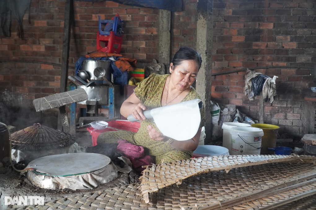 Làm từ mờ sáng bên nồi nước sôi, phụ nữ làng bánh kiếm tiền triệu mỗi ngày - 3