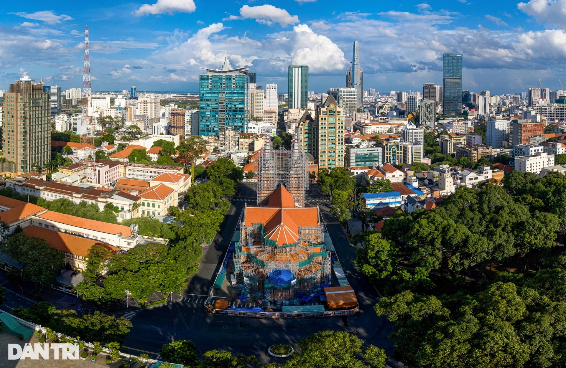 Nhà thờ Đức Bà Sài Gòn mở cửa trở lại từ cuối tuần này - 16