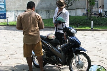 Dịch vụ thuê xe máy “hút” du khách nước ngoài ở Phú Quốc