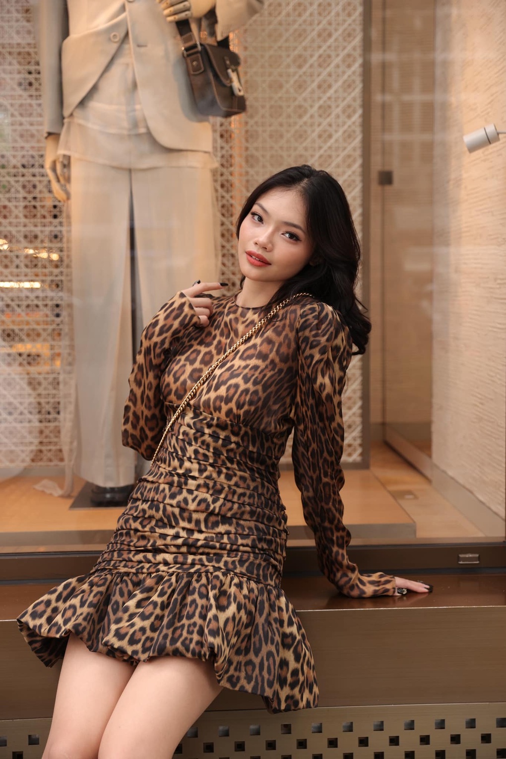 Cháu gái Trang Nhung đóng tiểu tam: Bố mẹ sốc vì cảnh 18+ táo bạo của tôi - 3 Cháu gái Trang Nhung đóng tiểu tam: Bố mẹ sốc vì cảnh 18+ táo bạo của tôi - 3