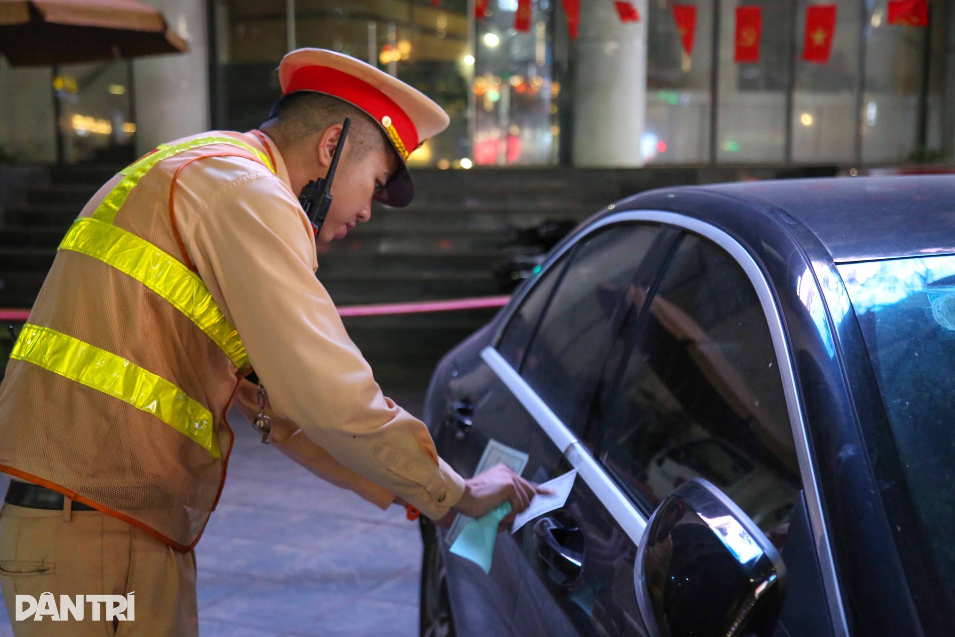 Tài xế ô tô Mercedes dính cồn kịch khung vẫn lái xe chở bạn - 9 Tài xế ô tô Mercedes dính cồn kịch khung vẫn lái xe chở bạn - 9