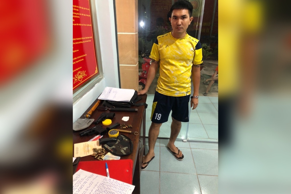 Nhóm nam nữ đi ô tô, mang theo súng để giải quyết mâu thuẫn - 1 Nhóm nam nữ đi ô tô, mang theo súng để giải quyết mâu thuẫn - 1