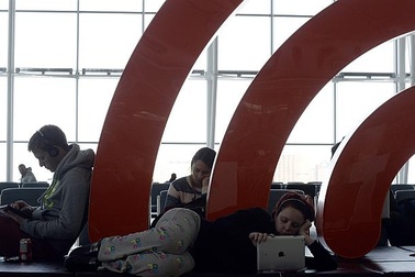Canada do thám khách đi máy bay thông qua mạng wifi
