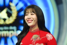 MC Diệp Chi đẹp rạng rỡ trong lần cuối dẫn Đường lên đỉnh Olympia