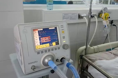 Sự sống mong manh của cô gái trẻ Hrê bị bệnh suy nhược cơ