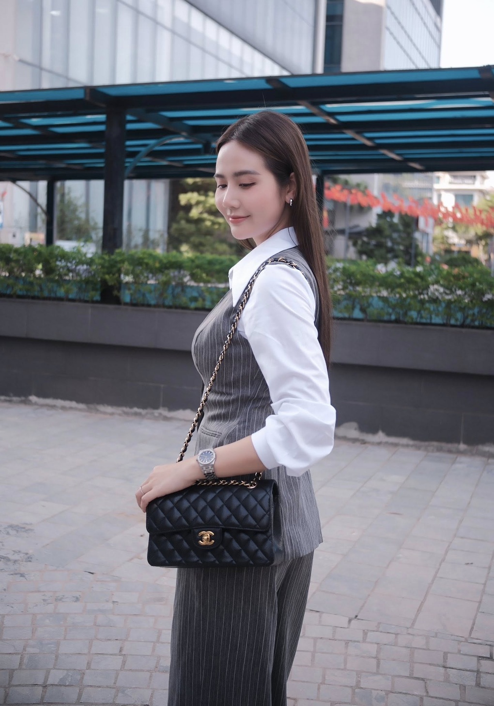 Huyền Lizzie sắm loạt túi hàng trăm triệu đồng vào vai tổng tài phim VTV - 2