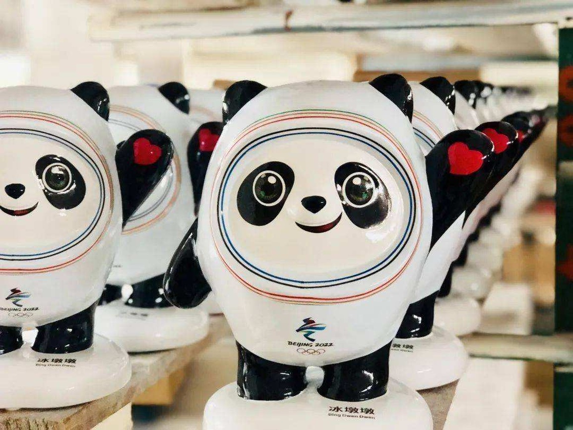 Giới trẻ Trung Quốc tẩy chay hàng hiệu nhập khẩu, chuộng đồ trong nước - 3 Giới trẻ Trung Quốc tẩy chay hàng hiệu nhập khẩu, chuộng đồ trong nước - 3