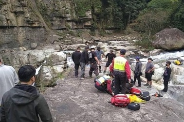 Hai người tử vong trên phim trường "Cái ôm đầu tiên"