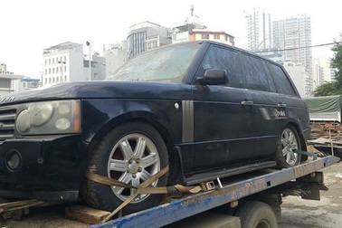 Cuối năm, nhiều chiếc xe sang tiền tỷ "bán hóa giá" vì chủ vỡ nợ