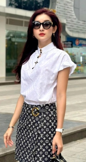 Á hậu Huyền My 11 năm sau đăng quang: Độc thân quyến rũ, hàng hiệu tiền tỷ - 14 Á hậu Huyền My 11 năm sau đăng quang: Độc thân quyến rũ, hàng hiệu tiền tỷ - 14