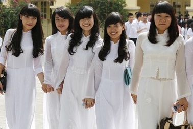 Cấm giảng viên, sinh viên mặc quần jeans, đi dép lê