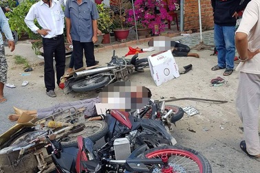 Xe tải lao vào nhóm người đi lễ, nhiều người thương vong