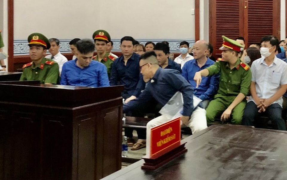 Công chức hải quan buôn lậu 214 container - 1