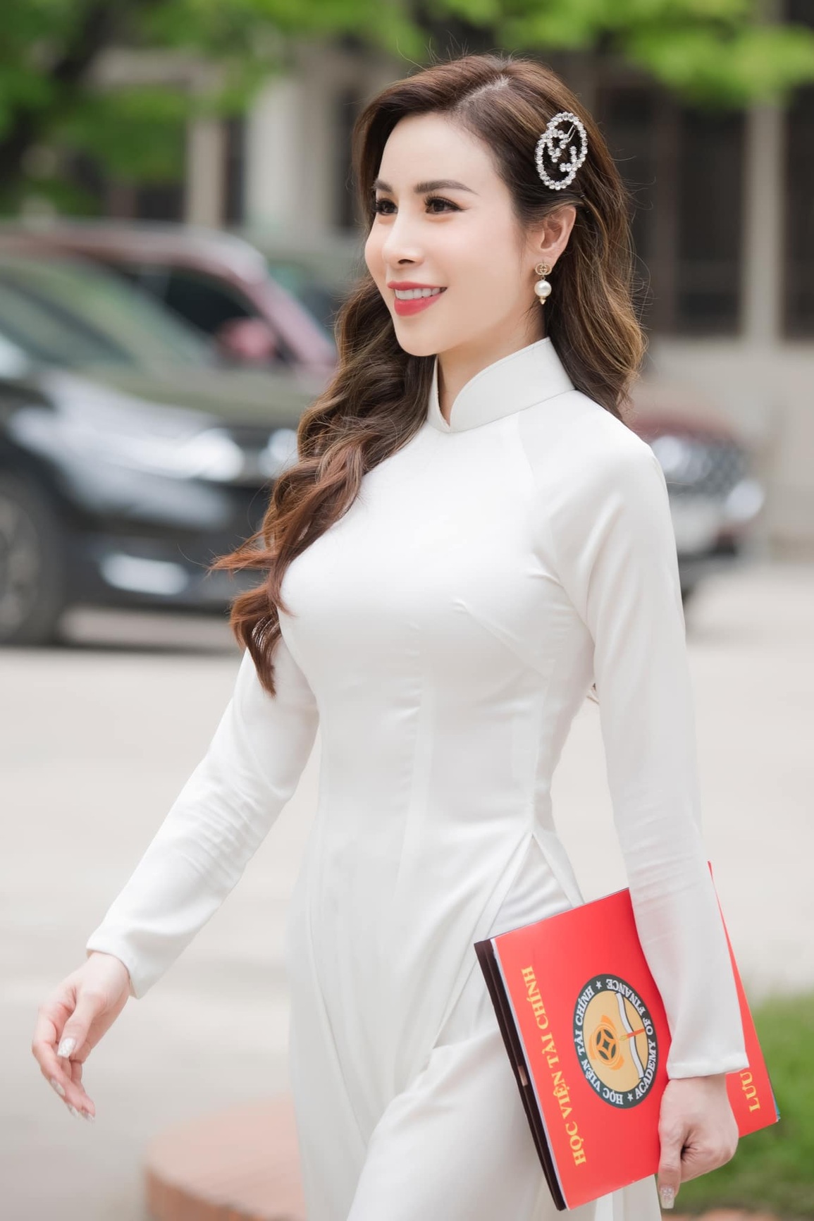 Hoa hậu Áo dài Hoàng Dung nối tiếp Hoa hậu Việt Nam Diệu Hoa học Tiến sĩ - 1 Hoa hậu Áo dài Hoàng Dung nối tiếp Hoa hậu Việt Nam Diệu Hoa học Tiến sĩ - 1