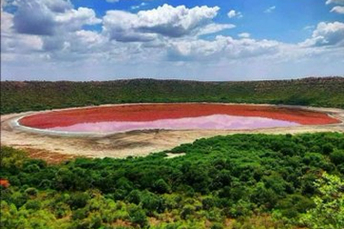 Hồ nước ở hố thiên thạch 50.000 năm tuổi làm sửng sốt giới khoa học