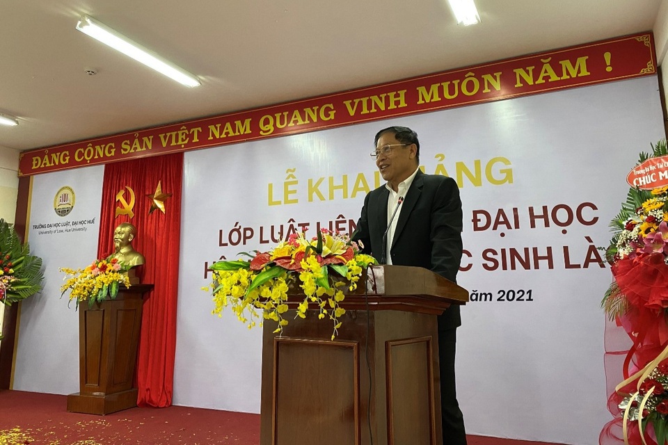 Đại học Huế: Khai giảng lớp học về Luật cho 64 lưu học sinh Lào - 3 Đại học Huế: Khai giảng lớp học về Luật cho 64 lưu học sinh Lào - 3
