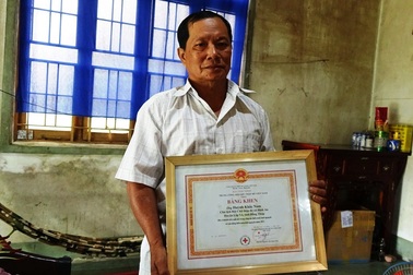 Cảm phục người đàn ông nửa đêm vào bệnh viện cho máu cứu người