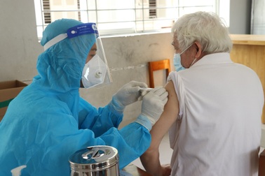 TPHCM: Tiêm vắc xin cho 20.000 học viên cai nghiện, người bảo trợ xã hội