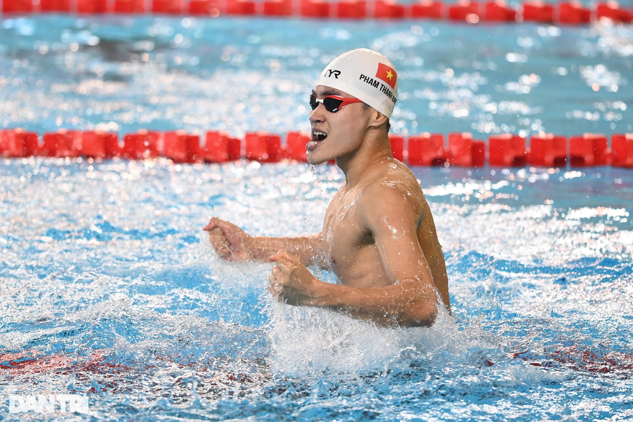 Ngắm các kình ngư Việt Nam trong ngày thi đầu tiên giành 3 HCV SEA Games - 10 Ngắm các kình ngư Việt Nam trong ngày thi đầu tiên giành 3 HCV SEA Games - 10
