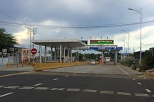 Nâng cấp 19 km đường, lập... 2 trạm thu phí (!)