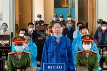 Bà "trùm" buôn lậu hầu tòa vì vận chuyển 470.000 USD qua biên giới