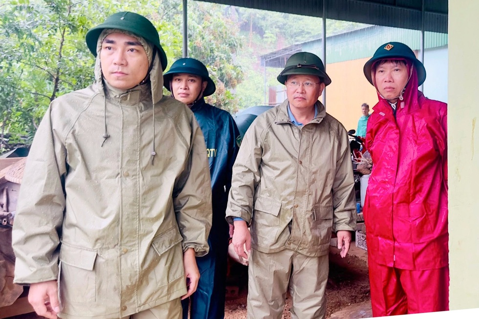 Những người lội ngược chiều bình an, đi vào tâm lũ - 2