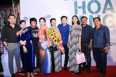 Cát Phượng không ngại tình tứ với bạn trai kém 8 tuổi trước mặt Thái Hoà