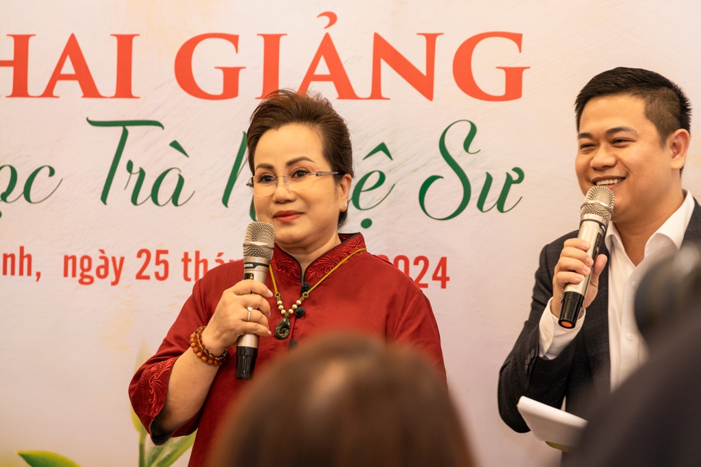 Mỹ nhân phim Bao Thanh Thiên đến Việt Nam giảng dạy trà nghệ sư - 3 Mỹ nhân phim Bao Thanh Thiên đến Việt Nam giảng dạy trà nghệ sư - 3