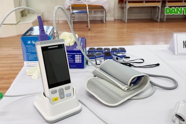 Cận cảnh trạm y tế lưu động được lắp đặt tại quận Thanh Xuân để chống dịch