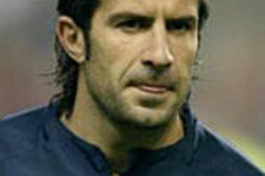 Figo khuyên C.Ronaldo nên suy nghĩ kỹ 