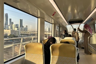 Chuyến tàu điện xa hoa bậc nhất thế giới ở Saudi Arabia, vé chỉ 1 USD - 13