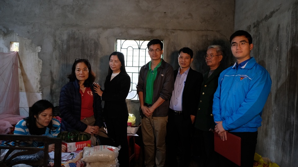 Người phụ nữ cô độc suốt 20 năm vỡ oà trong niềm hạnh phúc! - 2 Người phụ nữ cô độc suốt 20 năm vỡ oà trong niềm hạnh phúc! - 2