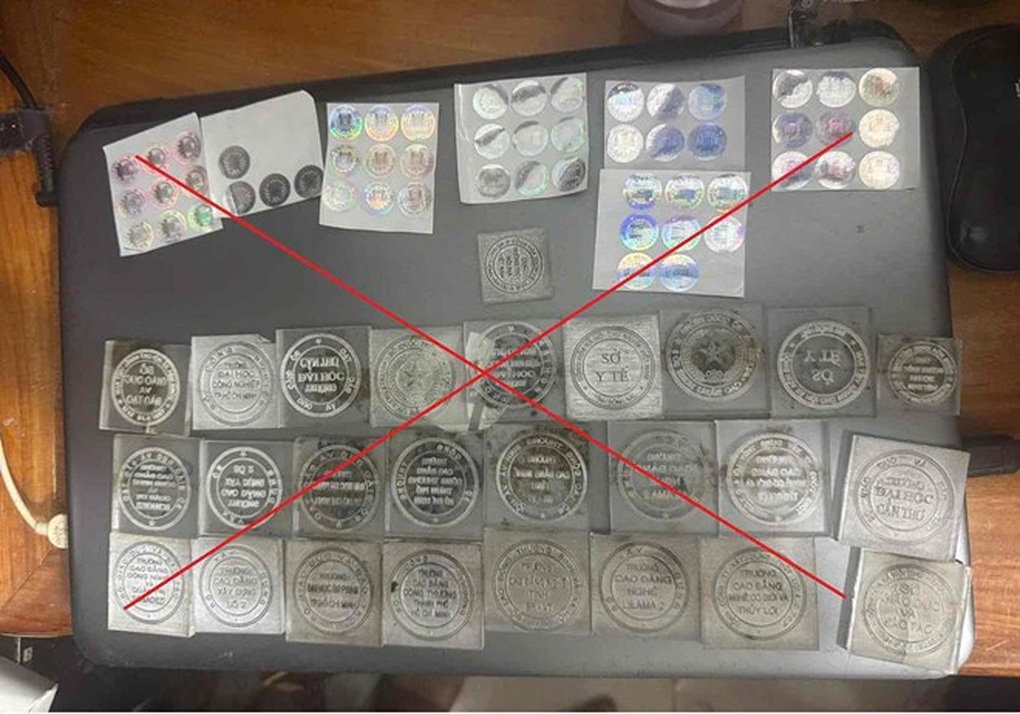 Triệt phá đường dây làm giả con dấu, tài liệu ở Đồng Nai - 1 Triệt phá đường dây làm giả con dấu, tài liệu ở Đồng Nai - 1