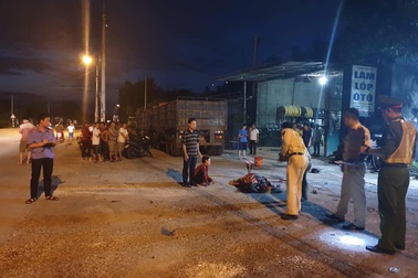 Vợ chủ gara ô tô bị xe cán tử vong tại xưởng