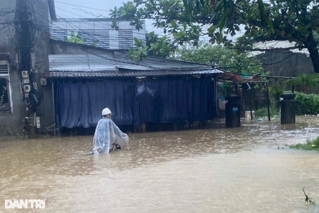 Mưa lớn tại miền Trung do bão số 4, sân bay Đồng Hới tạm dừng khai thác - 10 Mưa lớn tại miền Trung do bão số 4, sân bay Đồng Hới tạm dừng khai thác - 10