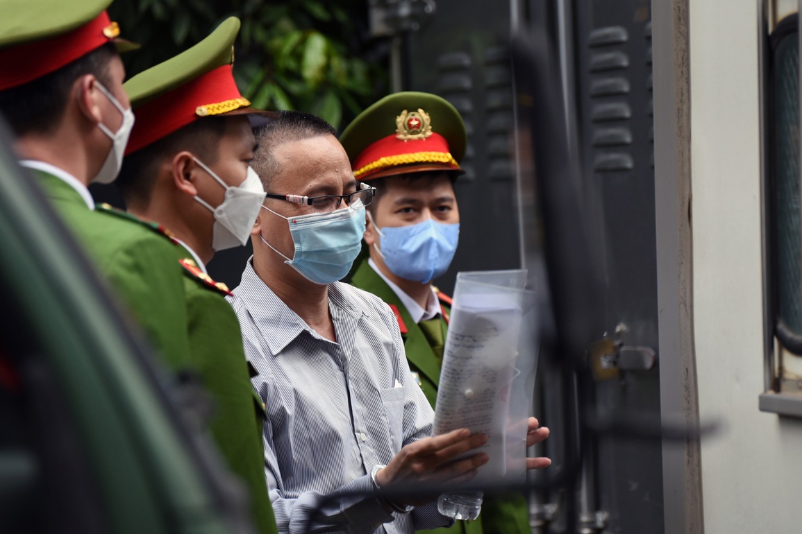 Lê Dũng Vova bị tuyên phạt 5 năm tù - 1 Lê Dũng Vova bị tuyên phạt 5 năm tù - 1