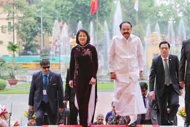 Phó Chủ tịch nước Đặng Thị Ngọc Thịnh chủ trì lễ đón Phó Tổng thống Ấn Độ