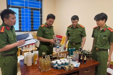Khởi tố người phụ nữ sản xuất, buôn bán mỹ phẩm giả trên mạng xã hội