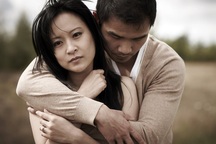 Chồng vẫn sát cánh lúc vợ vỡ hụi, mất nhà, nợ đầm đìa