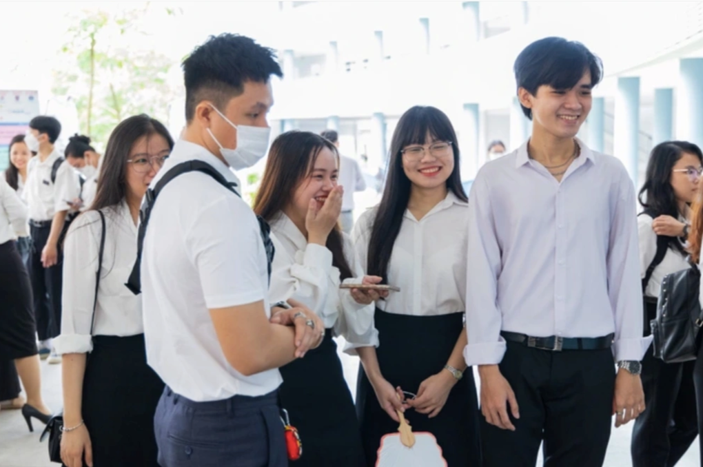 Trường Đại học Ngân hàng TPHCM mở cổng đăng ký nhận hồ sơ xét tuyển sớm - 1 Trường Đại học Ngân hàng TPHCM mở cổng đăng ký nhận hồ sơ xét tuyển sớm - 1