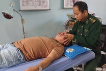 Thầy thuốc quân hàm xanh và "phòng khám 0 đồng" chữa bệnh cho người nghèo