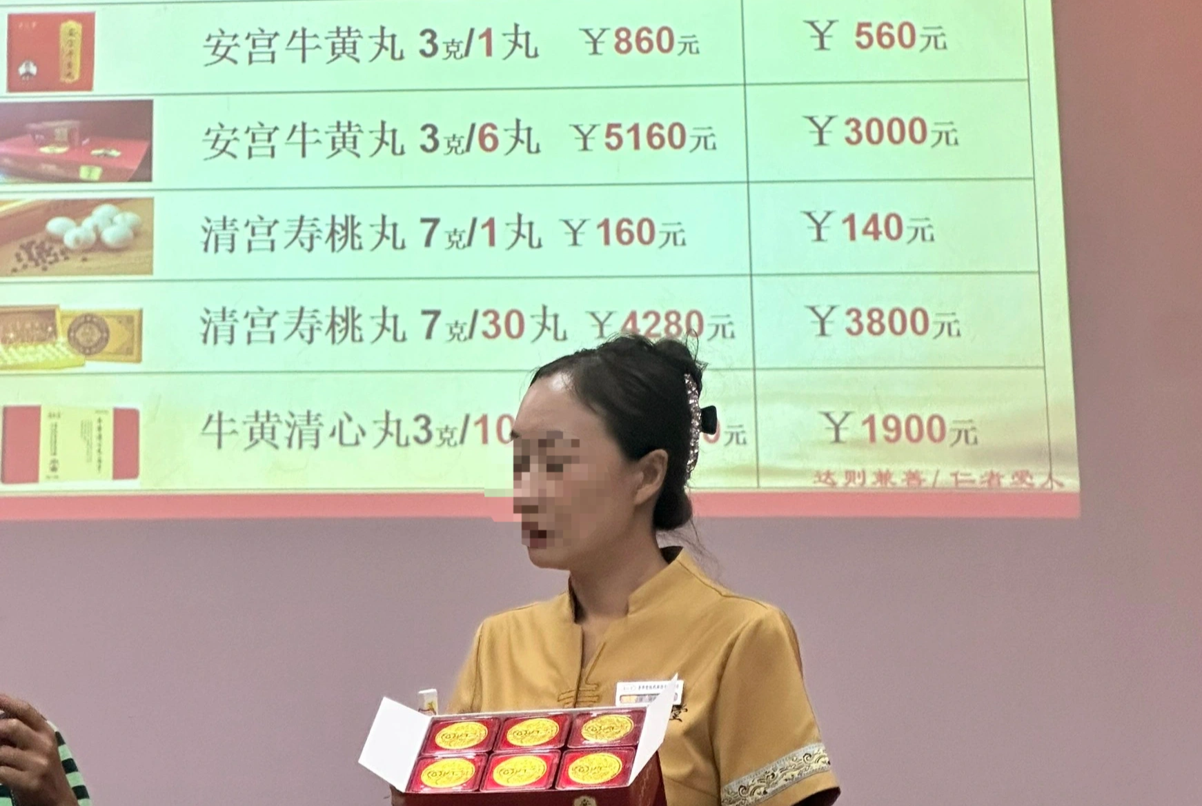 View - Bi hài tour giá rẻ Trung Quốc: Ăn cơm sinh viên, bị "bỏ bom" ở sân bay | Báo Dân trí
