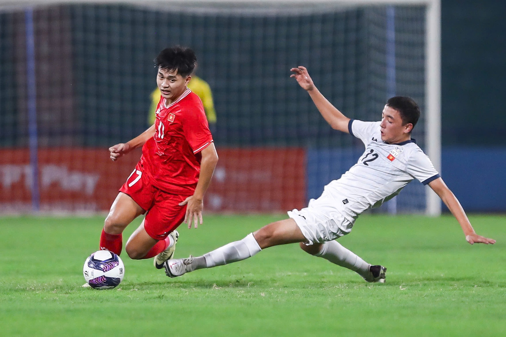 Đại diện Đông Nam Á thua 0-13 ở trận ra quân giải Châu Á 3 U17 Việt Nam 0-0 U17 Kyrgyzstan (hiệp 2): Gia tăng áp lực | Báo Dân trí