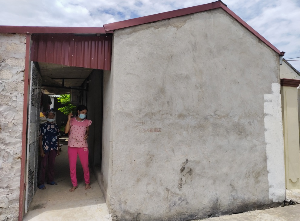 Người đàn bà sống trong chuồng bò, bỏ viện vì không có tiền phẫu thuật - 5 Người đàn bà sống trong chuồng bò, bỏ viện vì không có tiền phẫu thuật - 5