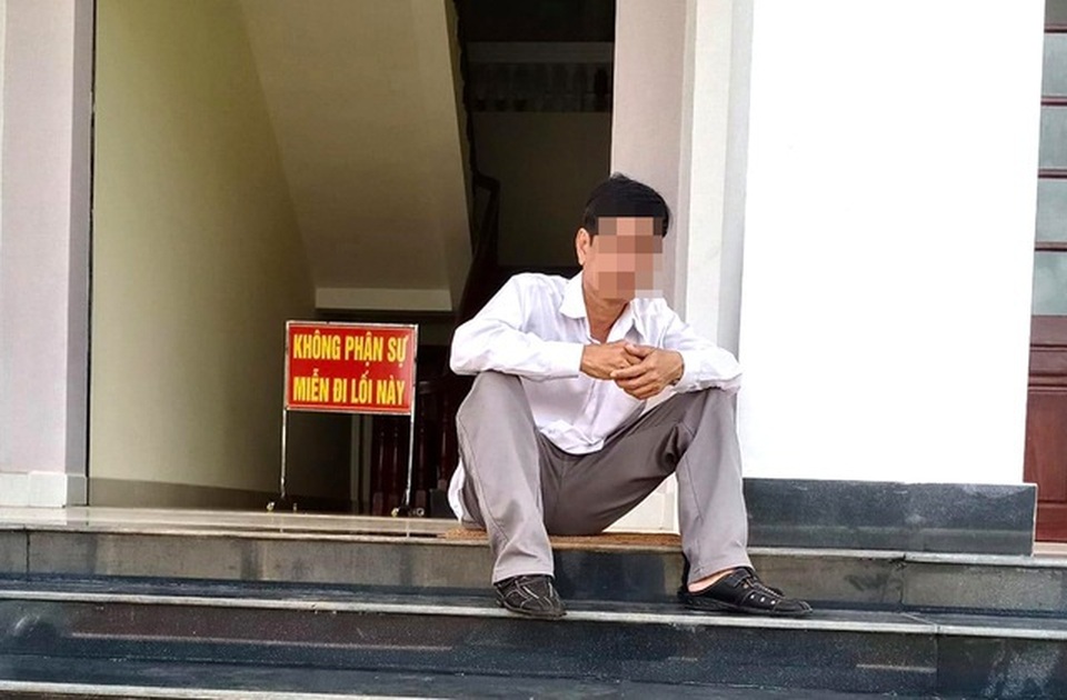 Vụ bị cáo nhảy lầu tự tử tại tòa: Đình chỉ điều tra vụ án - 3 Vụ bị cáo nhảy lầu tự tử tại tòa: Đình chỉ điều tra vụ án - 3