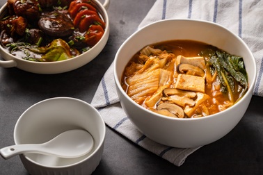 "Vi vu Hàn Quốc" với món canh kim chi, nấm hương và đậu hũ non