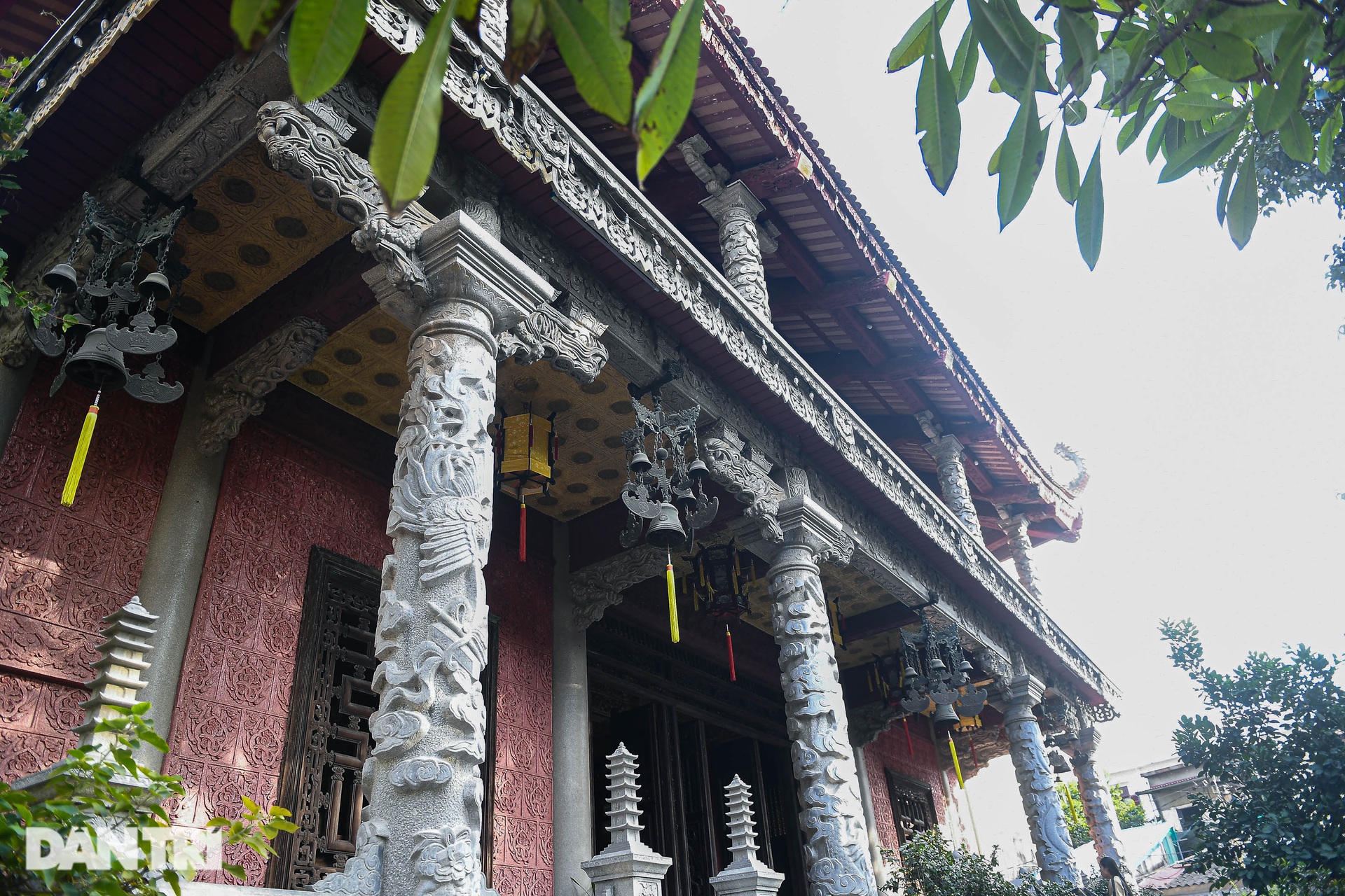 Ancient pagoda with 3 floors and 20 roofs, the largest wooden Buddha statue in Vietnam - 4