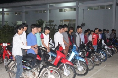 Chặn đứng nhóm thanh niên đua xe trái phép trên quốc lộ