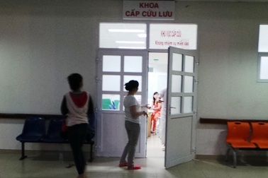 Chú lùi xe bất cẩn tông cháu tử vong